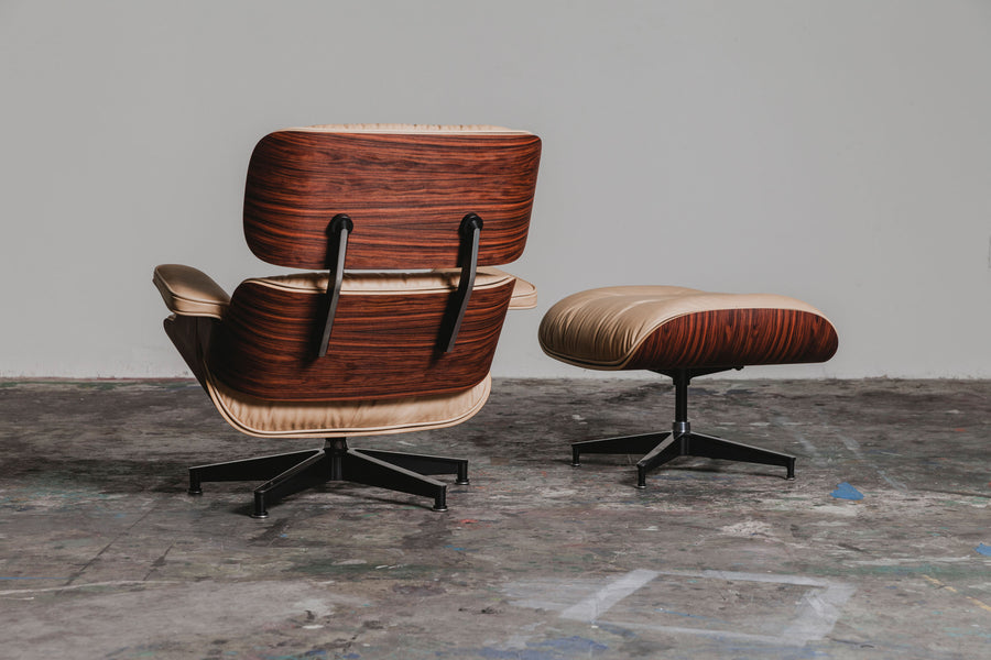 The striations of the palisander wood back are on full display.