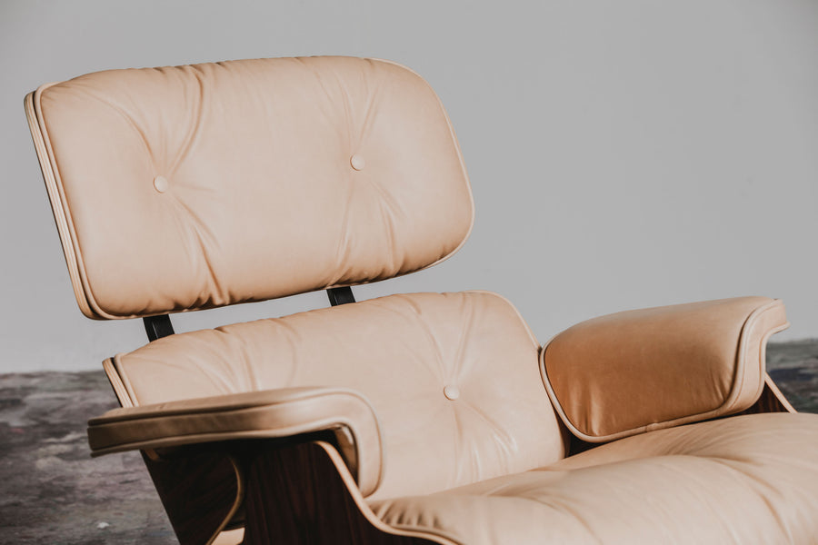 A close up image of the vegetable tanned leather.